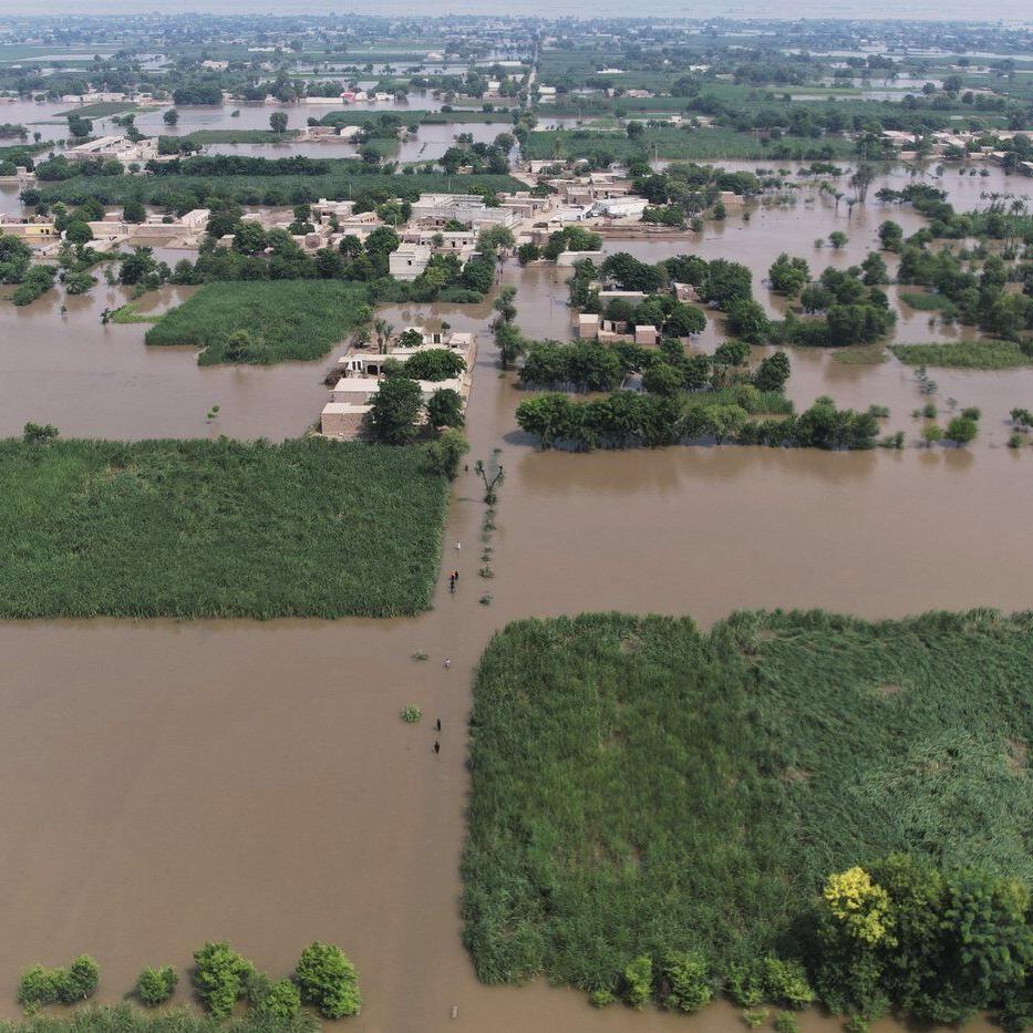 300,000 more people evacuated in eastern Pakistan after a new Indian flood alert